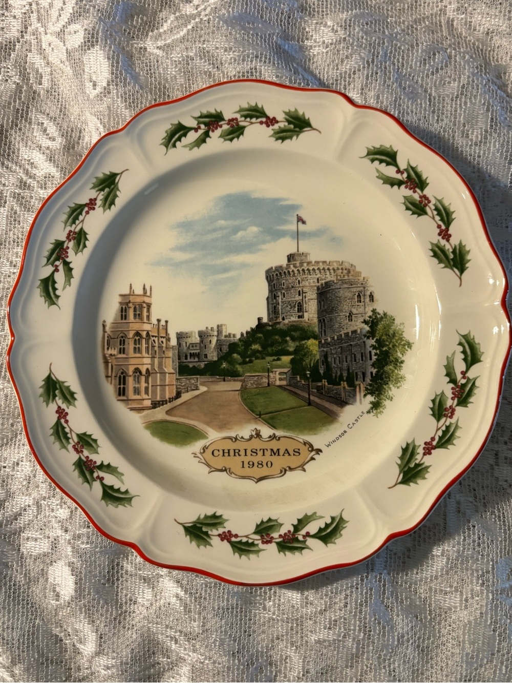 Queens Ware Wedgwood Windsor Castle 1980 Christmas Plate